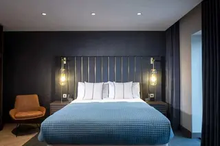 4* Heyford Hotel Bicester night for two with breakfast, drink & late checkout thumbnail 3