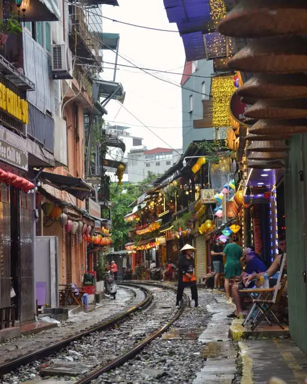 London Gatwick to Hanoi Vietnam round trip via Shanghai Sep-Oct Air China with checked luggage