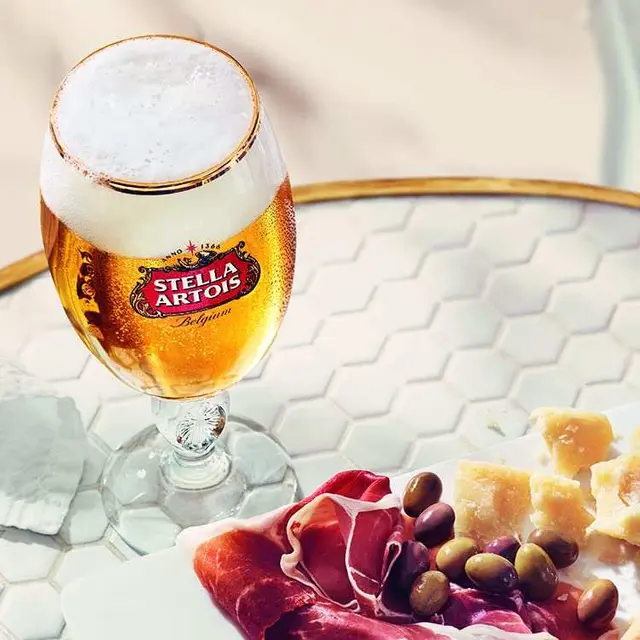 Stella Artois Premium Lager 18 x 440ml Cans photo 3
